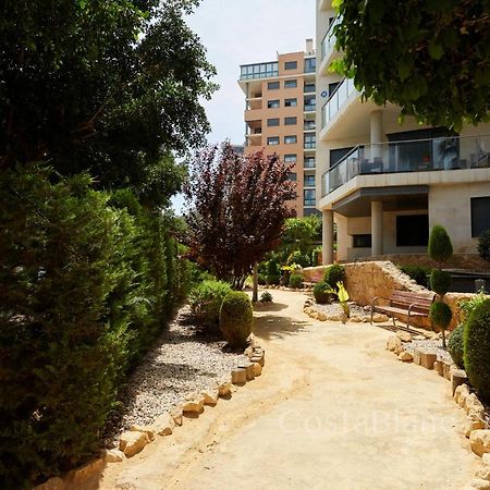 Luxurious, Newly-Renovated Large 2-Bedroom Condo By The Beach ベニドルム エクステリア 写真