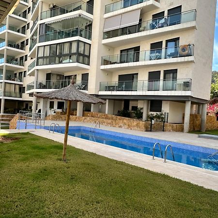 Luxurious, Newly-Renovated Large 2-Bedroom Condo By The Beach ベニドルム エクステリア 写真