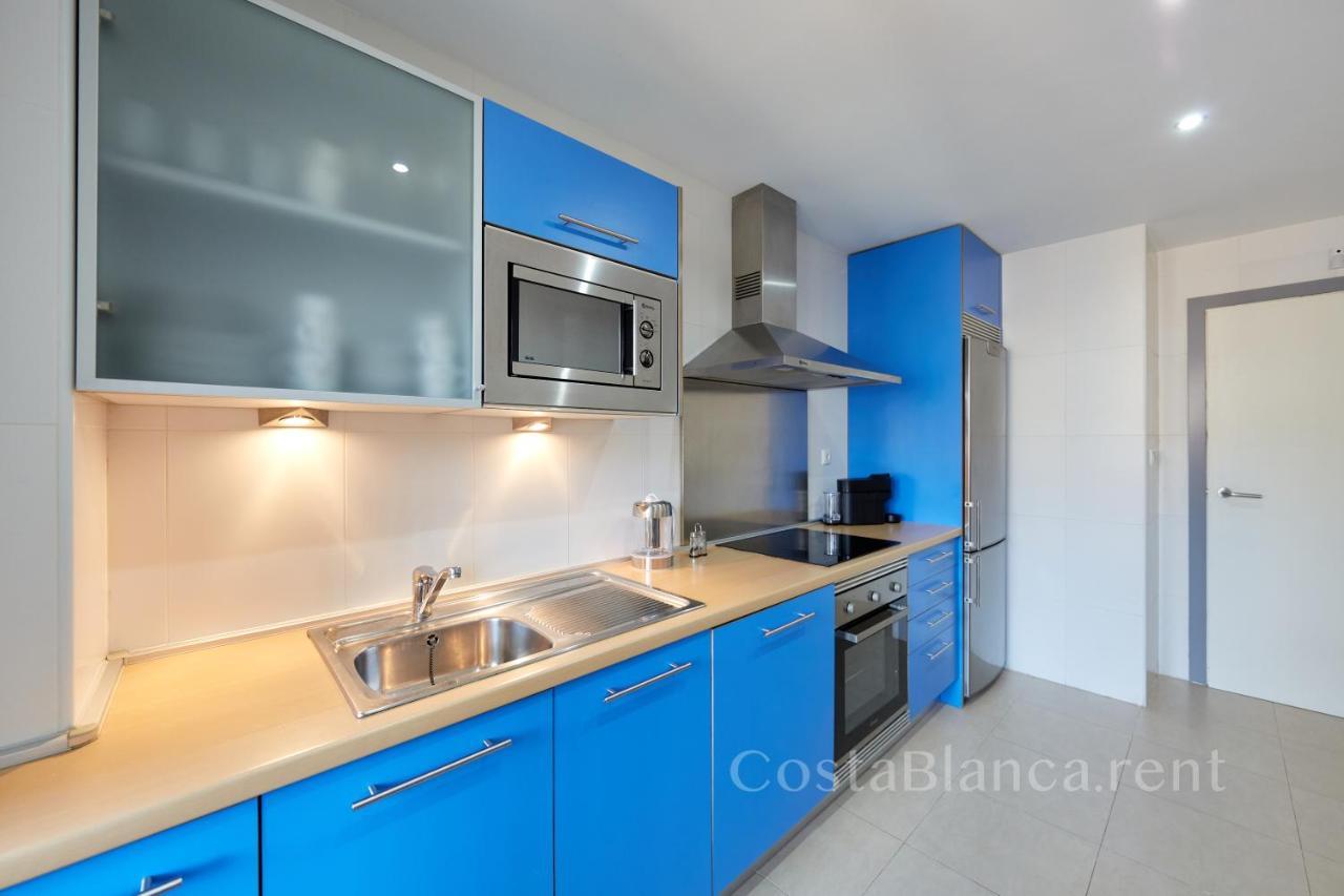 Luxurious, Newly-Renovated Large 2-Bedroom Condo By The Beach ベニドルム エクステリア 写真