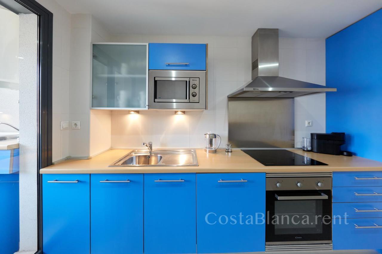 Luxurious, Newly-Renovated Large 2-Bedroom Condo By The Beach ベニドルム エクステリア 写真