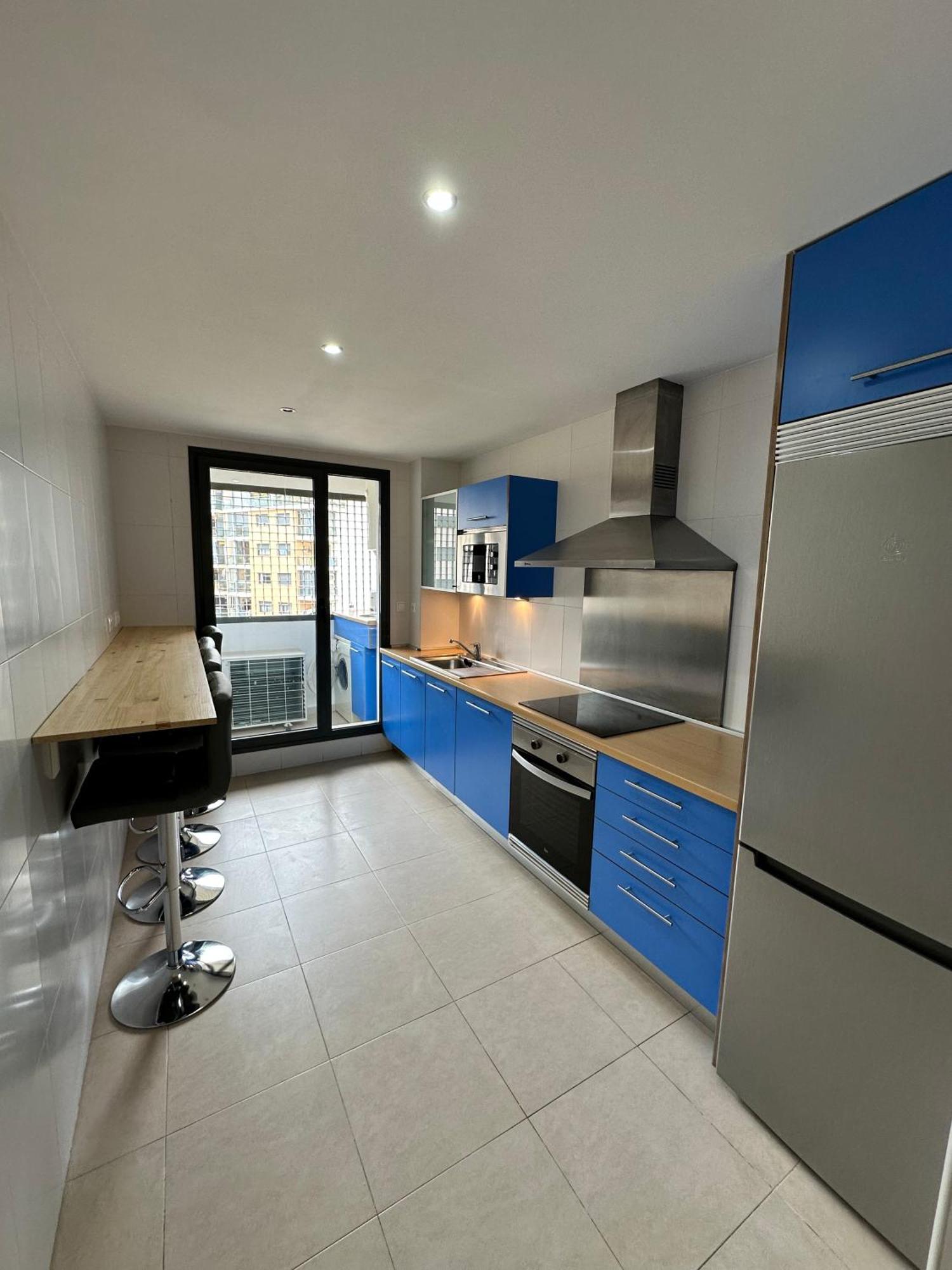 Luxurious, Newly-Renovated Large 2-Bedroom Condo By The Beach ベニドルム エクステリア 写真