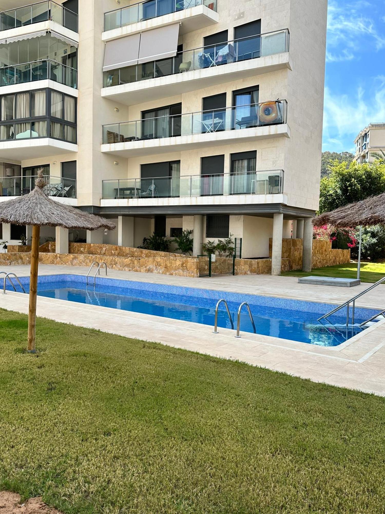 Luxurious, Newly-Renovated Large 2-Bedroom Condo By The Beach ベニドルム エクステリア 写真